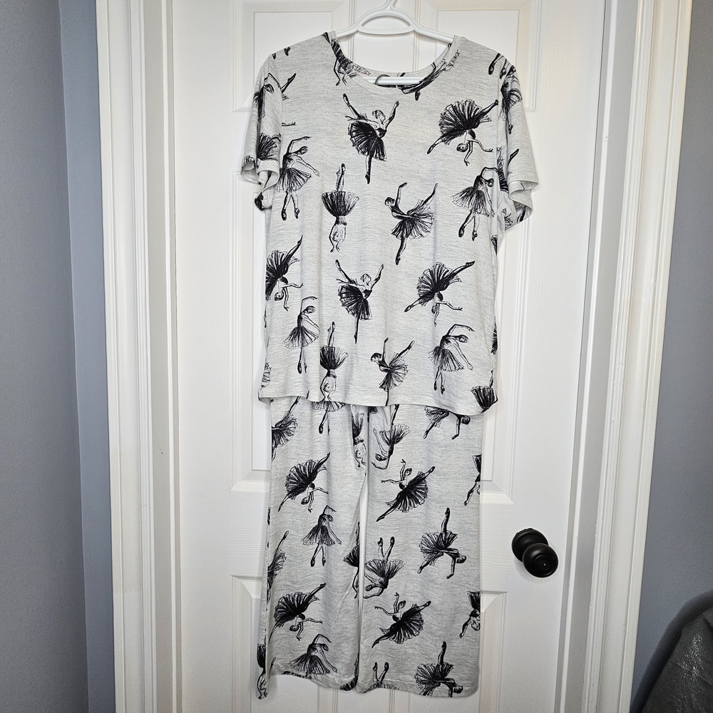 NWOT Emily & Jane Women's Gray Black Ballerina Graphic Pajamas Size Large